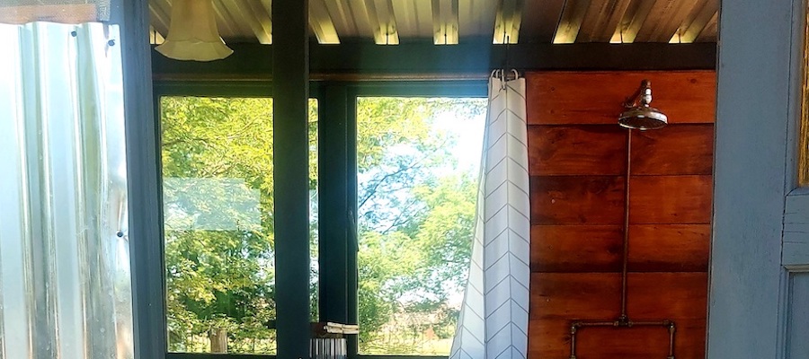 Die Bosvarkie Tiny Home Shower